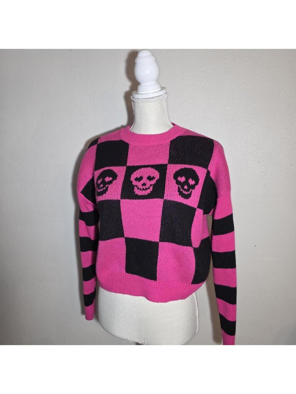 Pink & black skull checkerboard cropped sweater 💀🖤